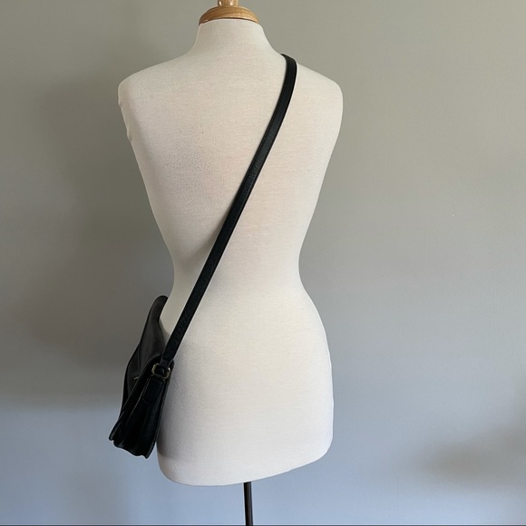 -SOLD- Vintage Coach Black Leather Brass Hardware Purse - Picture 4 of 10